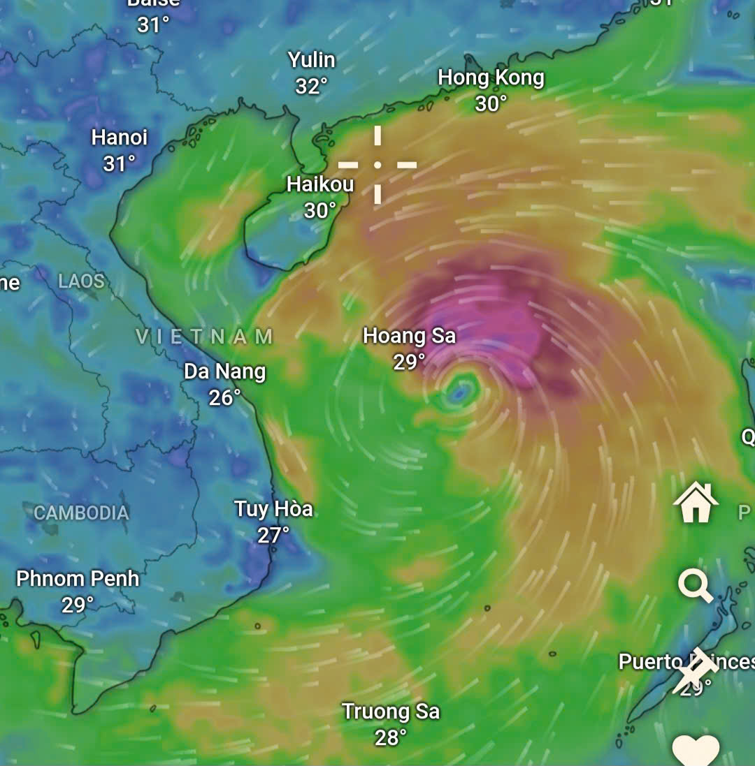 Bão Bualoi giật cấp 15 di chuyển nhanh hiếm thấy, miền Trung căng mình ứng phó