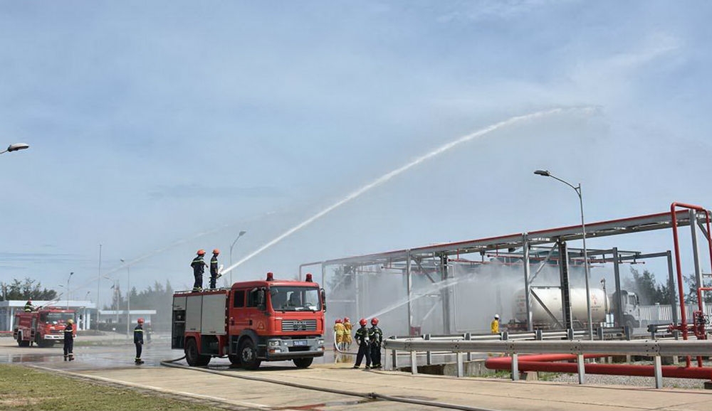 Diễn tập phương án phòng cháy chữa cháy tại kho chứa khí LPG Dung Quất