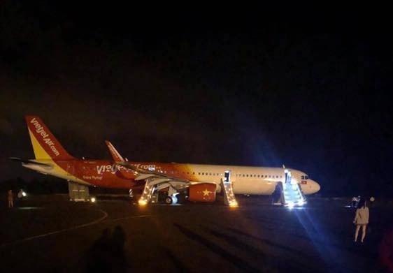 Máy bay Vietjet gặp sự cố nghiêm trọng khi hạ cánh