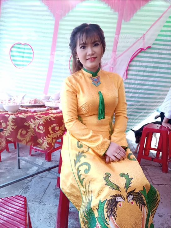 Người yêu cũ của chú rể khóc trong đám hỏi?