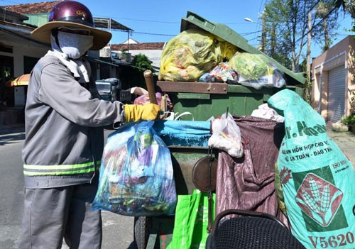 Chuyển từ phí sang giá, tiền rác tăng vọt