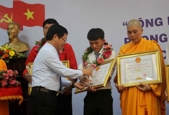 Vinh danh 9 công dân tiêu biểu tỉnh Quảng Ngãi