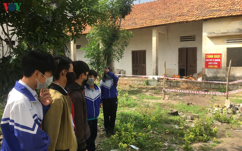 Kho thuốc trừ sâu nằm giữa 3 trường, hàng trăm thầy trò lo lắng