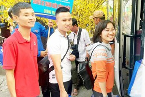 Mang niềm vui đến người nghèo xa quê