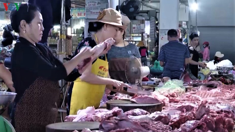 Quảng Ngãi thiếu hụt hơn 500 tấn thịt lợn dịp Tết Nguyên đán