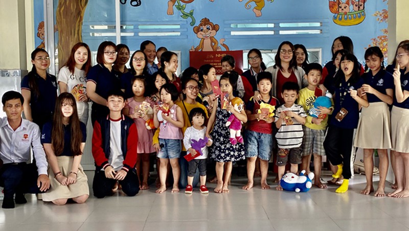 Học sinh – sinh viên NHG mang Xuân đến trẻ mồ côi và cụ già neo đơn