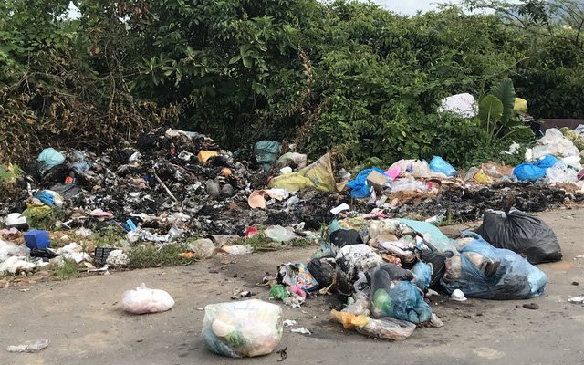 Quảng Ngãi: Xả rác bừa bãi ở huyện nông thôn mới
