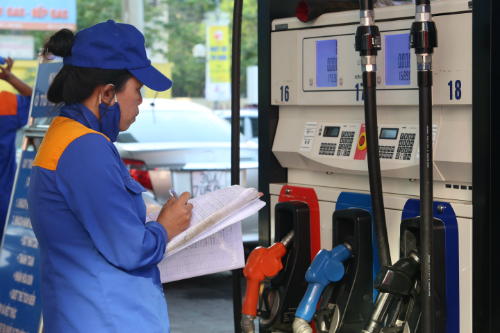 Giá xăng giảm từ 15h
