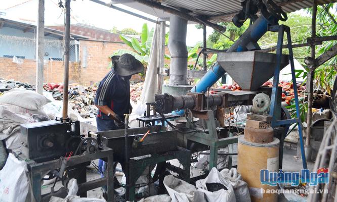 Thành phố Quảng Ngãi: Nhiều cơ sở tái chế nhựa gây ô nhiễm môi trường