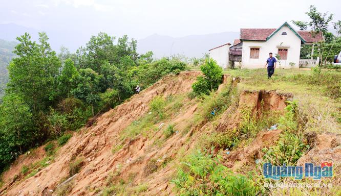 Lo cho người dân vùng sạt lở