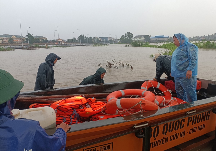 Lực lượng vũ trang tỉnh Quảng Ngãi  nỗ lực tìm kiếm người đuối nước