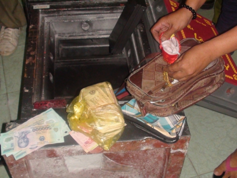 Thanh niên trộm tiền của mẹ, cả nhà mém đi tù