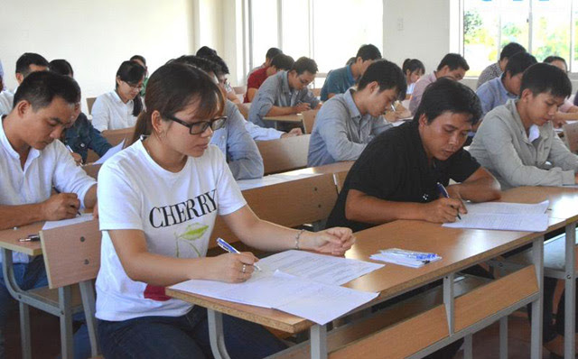 Chấm lại 700 bài thi sau vụ "phúc khảo từ rớt thành thủ khoa"