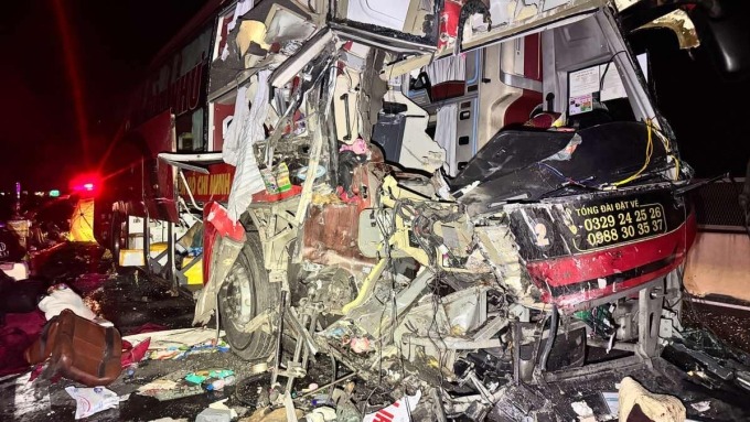 Xe giường nằm đâm đuôi ôtô khách ở cao tốc Vĩnh Hảo - Phan Thiết, 3 người chết