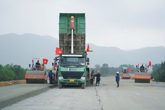 Cao tốc Quảng Ngãi – Hoài Nhơn tăng tốc, sẵn sàng thông xe cuối năm 2025