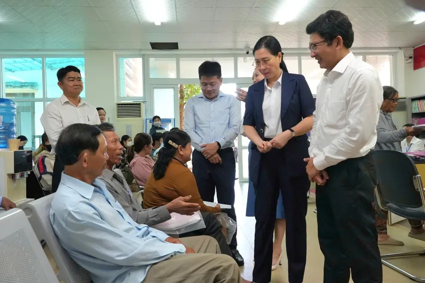 Quảng Ngãi ‘chạy’ thử chính quyền hai cấp, dân bất ngờ vì thủ tục giải quyết nhanh