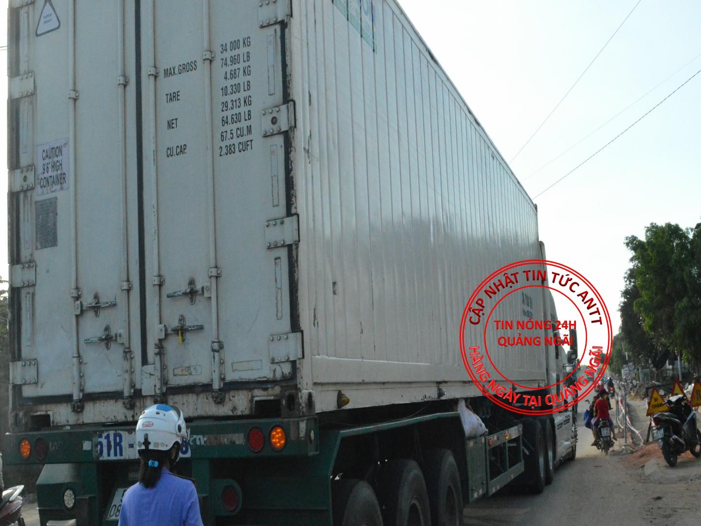 Bình Sơn: NGƯỜI THƯƠNG BINH GIÀ BỊ XE ĐẦU KÉO CÁN CHẾT TRÊN ĐƯỜNG NHẬN LƯƠNG HƯU