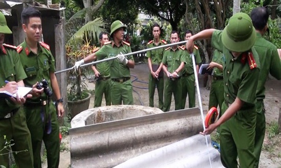 Bé 2 tuổi chết dưới giếng sau tiếng hô "bắt cóc" của người mẹ
