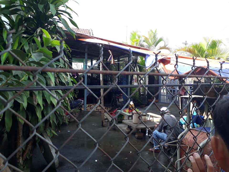 Tranh chấp đất trồng keo, dùng dao rựa chém chết hàng xóm trong quán ăn