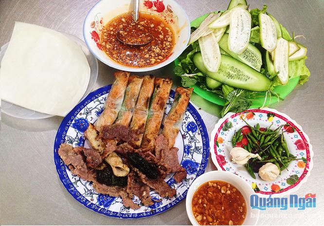 Quán ram thịt nướng hơn nửa thế kỷ trên đường Nguyễn Khiêm