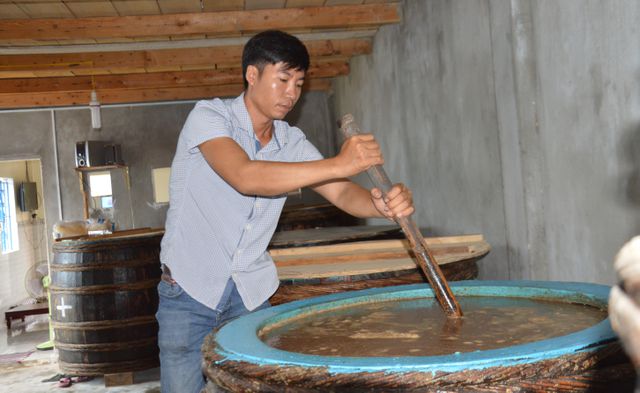 Quảng Ngãi: Khởi nghiệp thành công bằng nghề làm nước mắm truyền thống