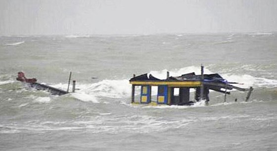 Gặp nạn trên biển, 2 vợ chồng ngư dân tử vong