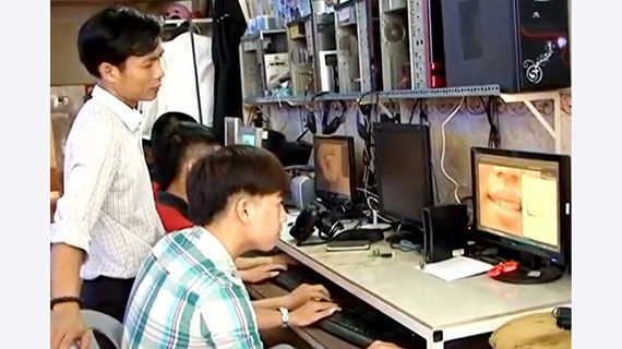 Thầy giáo của thanh niên nghèo, trẻ cơ nhỡ