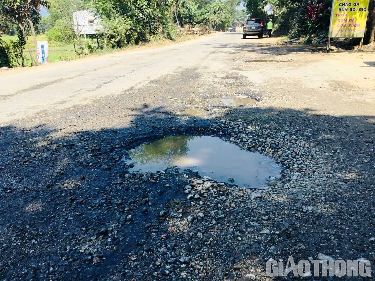 Khẩn trương xử lý hư hỏng trên Quốc lộ ủy thác Quảng Ngãi