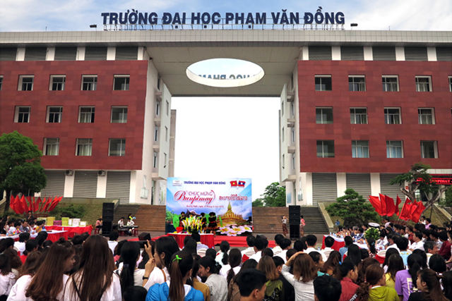 Quảng Ngãi: Trường Đại học Phạm Văn Đồng gặp mặt chúc mừng năm mới Bunpimay sinh viên Lào
