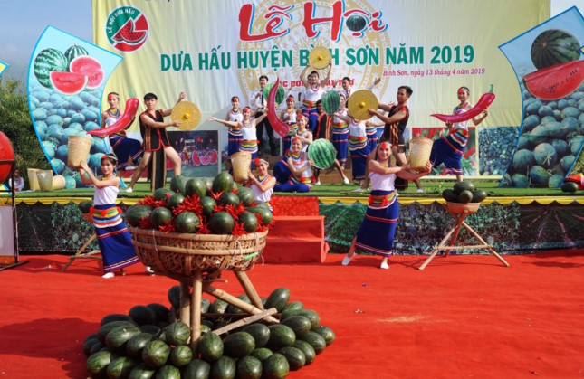 Rộn ràng lễ hội tại ‘thủ phủ’ dưa hấu Quảng Ngãi