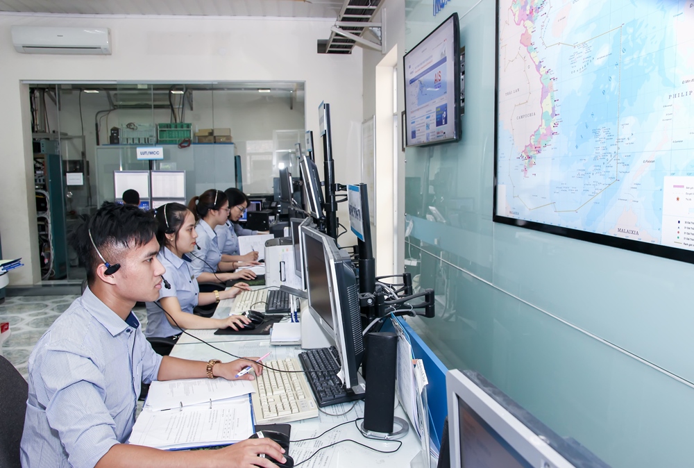Tàu cá Quảng Ngãi hỏng bánh lái, thả trôi cùng thuyền viên bị thương