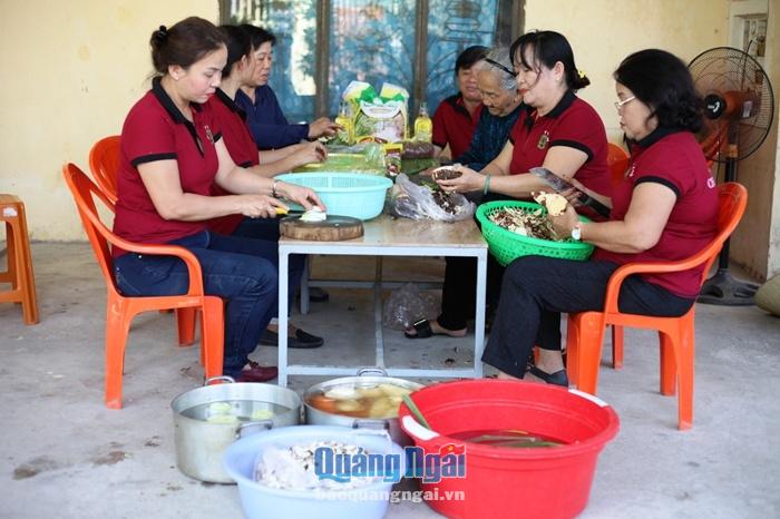 Những bát cháo ấm lòng bệnh nhân
