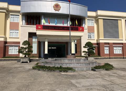 Vì sao Phó Chủ tịch huyện tát nhân viên kêu oan?